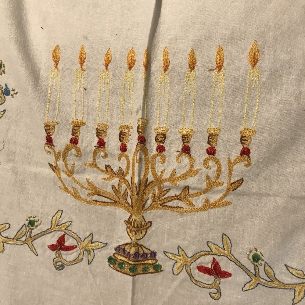 Hanukkah Cotton Tablecloth Embroidered Menorah & Crown 101 X 65 - Picture 4 of 16